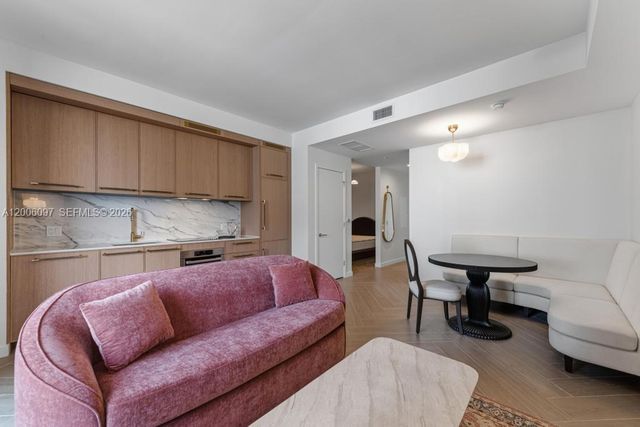 2700 NW 2 238, Miami, FL 33127