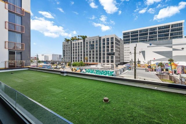 2700 NW 2 238, Miami, FL 33127