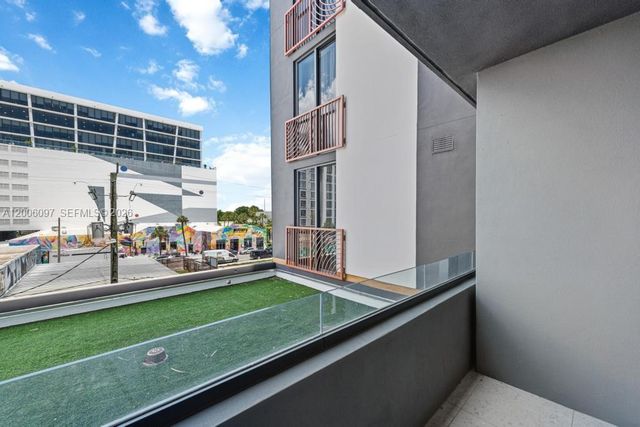 2700 NW 2 238, Miami, FL 33127