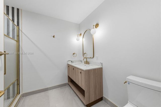 2700 NW 2 238, Miami, FL 33127