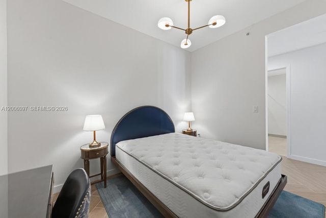 2700 NW 2 238, Miami, FL 33127