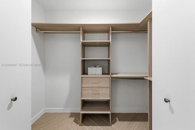 2700 NW 2 238, Miami, FL 33127