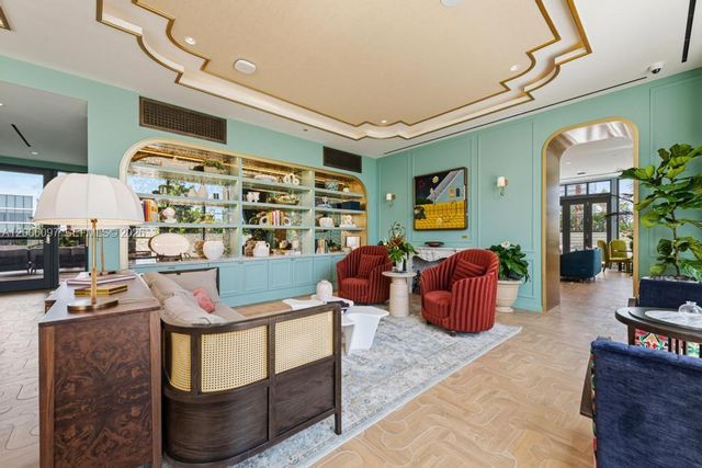 2700 NW 2 238, Miami, FL 33127