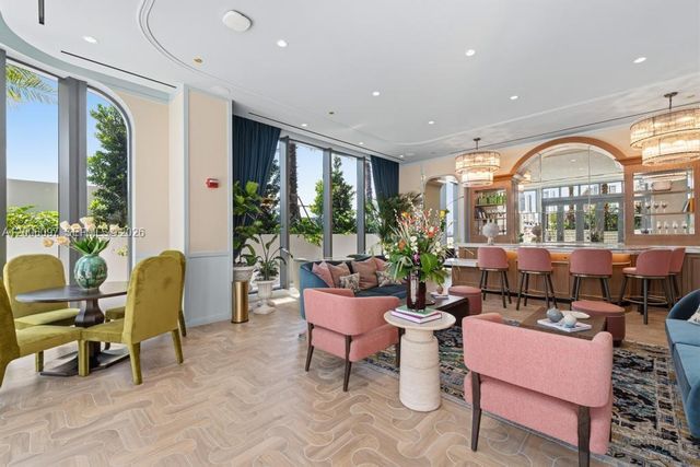 2700 NW 2 238, Miami, FL 33127