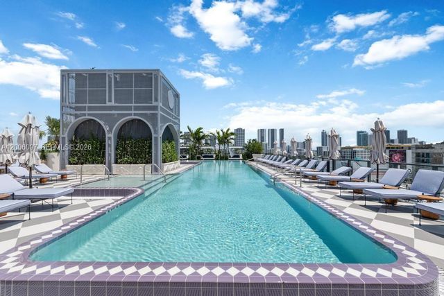 2700 NW 2 238, Miami, FL 33127