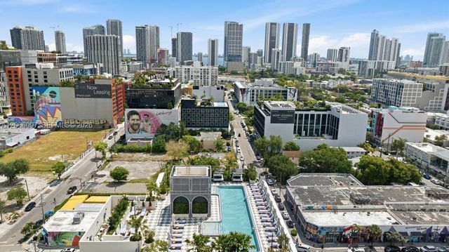 2700 NW 2 238, Miami, FL 33127