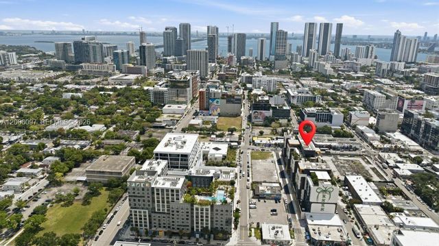 2700 NW 2 238, Miami, FL 33127
