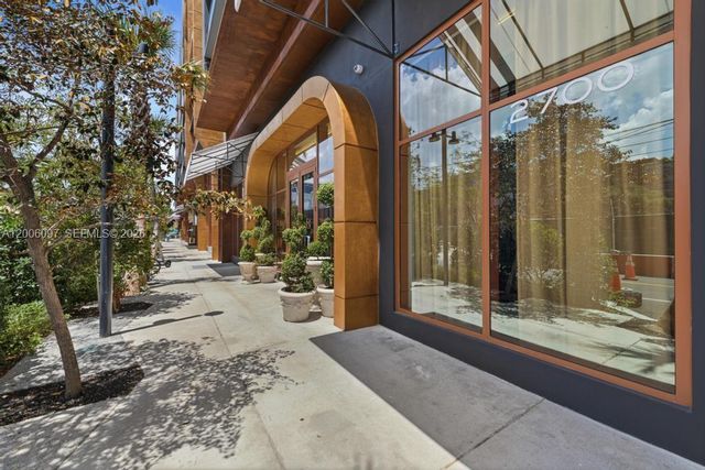 2700 NW 2 238, Miami, FL 33127