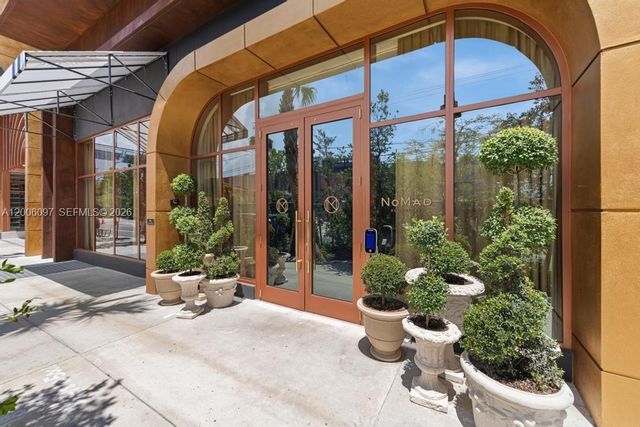 2700 NW 2 238, Miami, FL 33127