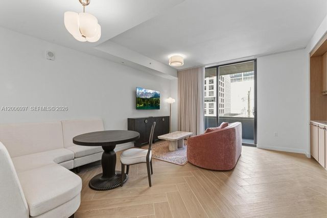 2700 NW 2 238, Miami, FL 33127