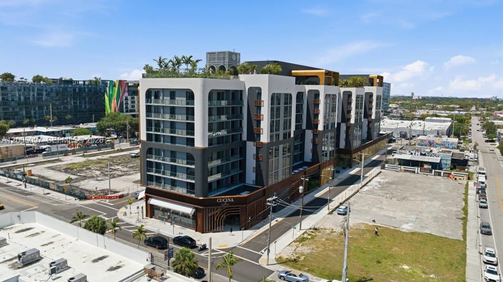 2700 NW 2 238, Miami, FL 33127