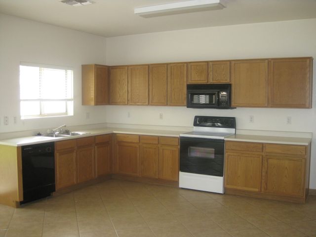 1042 E Canyon Way, Chandler, AZ 85249