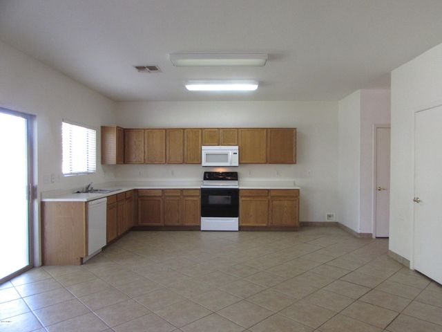 1042 E Canyon Way, Chandler, AZ 85249