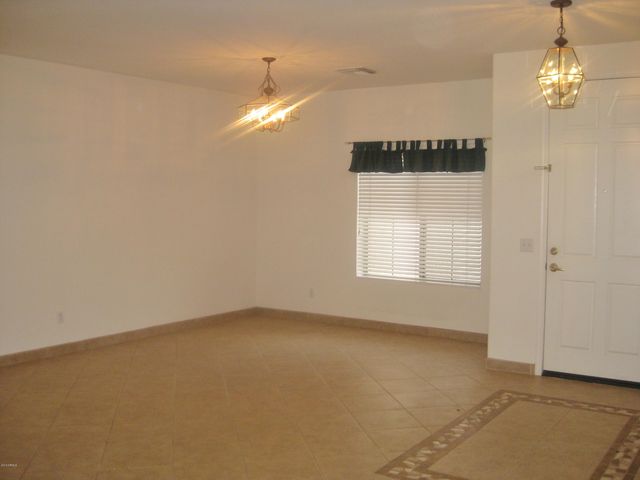 1042 E Canyon Way, Chandler, AZ 85249