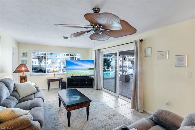 5201 Willow CT, Cape Coral, FL 33904