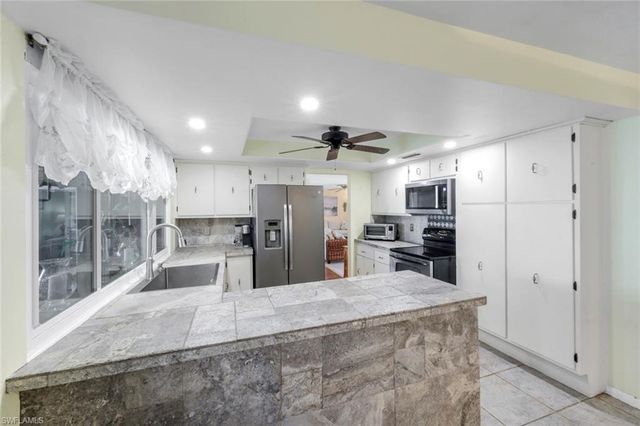 5201 Willow CT, Cape Coral, FL 33904