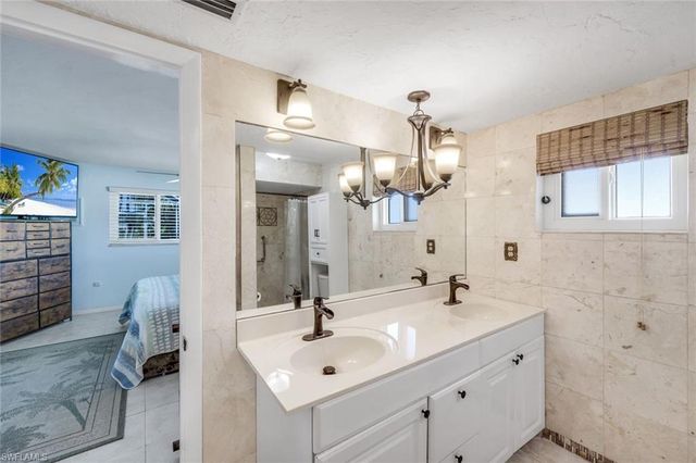 5201 Willow CT, Cape Coral, FL 33904