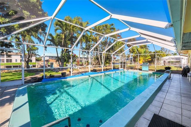 5201 Willow CT, Cape Coral, FL 33904