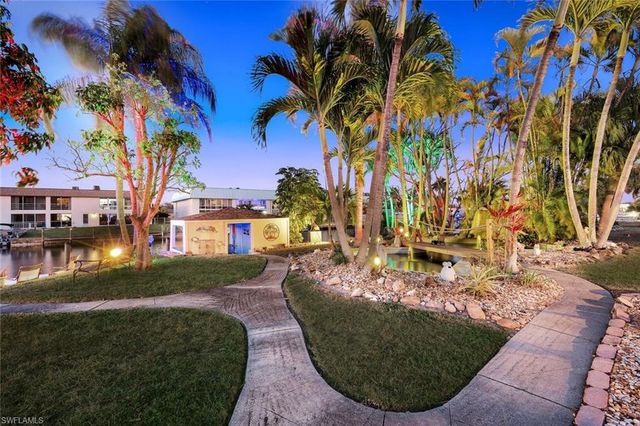 5201 Willow CT, Cape Coral, FL 33904