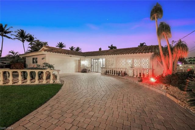 5201 Willow CT, Cape Coral, FL 33904