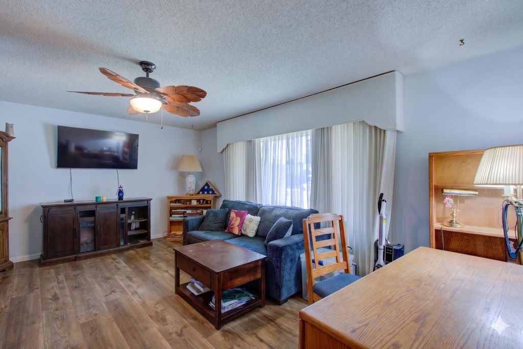 Image 10 of property listing at 105 Gill Way, Chowchilla, CA 93610