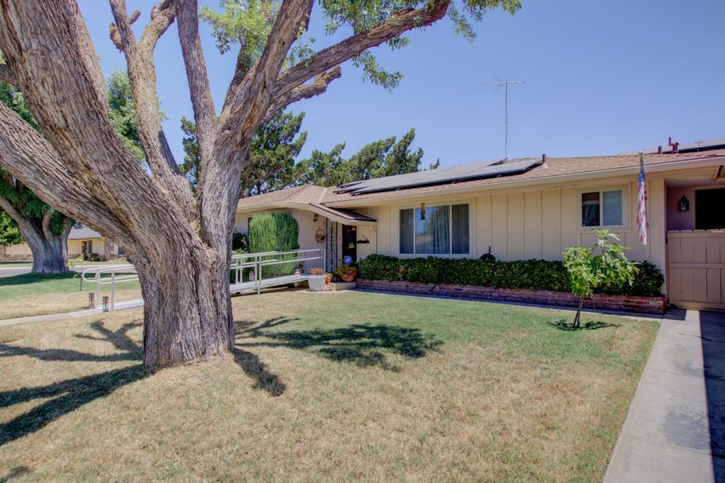 Image 2 of property listing at 105 Gill Way, Chowchilla, CA 93610