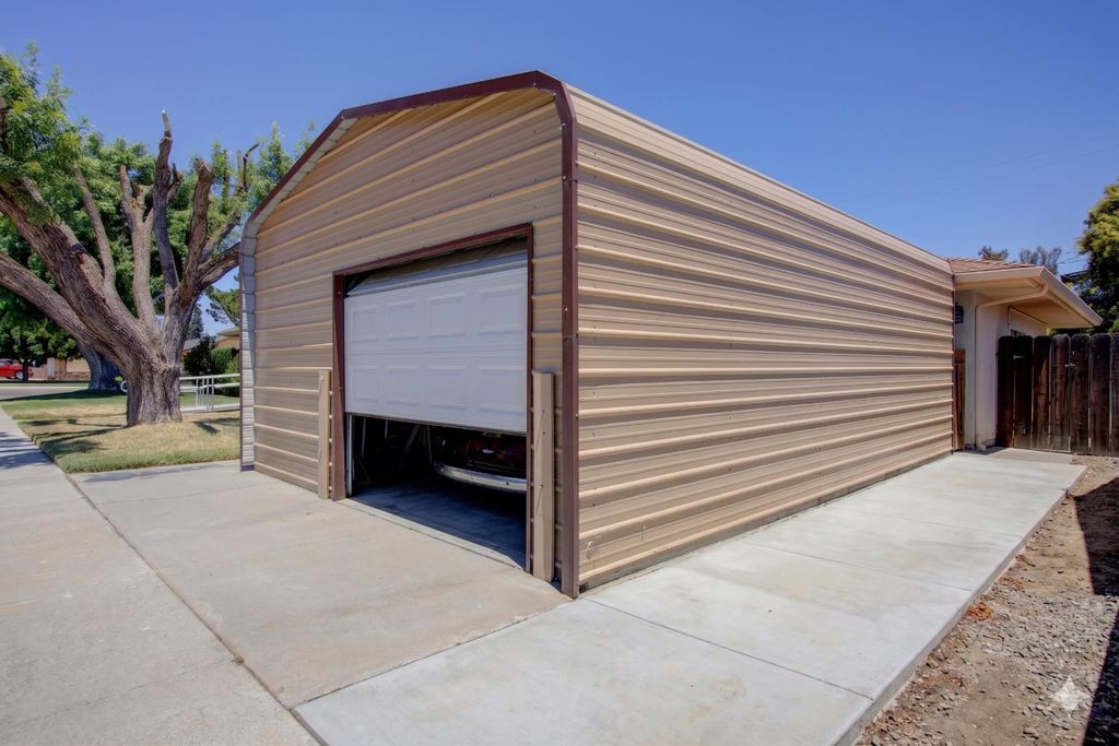 Image 20 of property listing at 105 Gill Way, Chowchilla, CA 93610