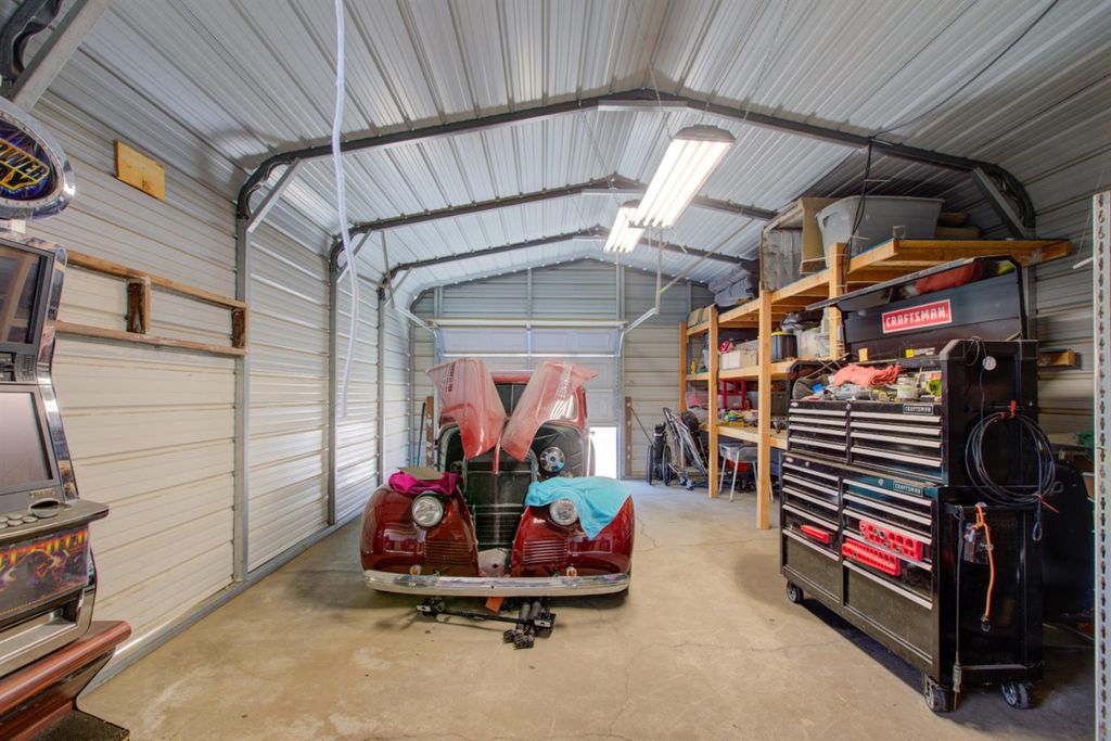 Image 21 of property listing at 105 Gill Way, Chowchilla, CA 93610