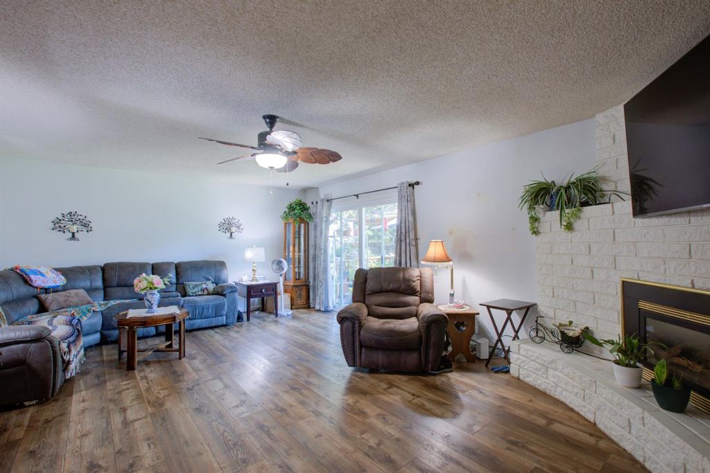 Image 3 of property listing at 105 Gill Way, Chowchilla, CA 93610