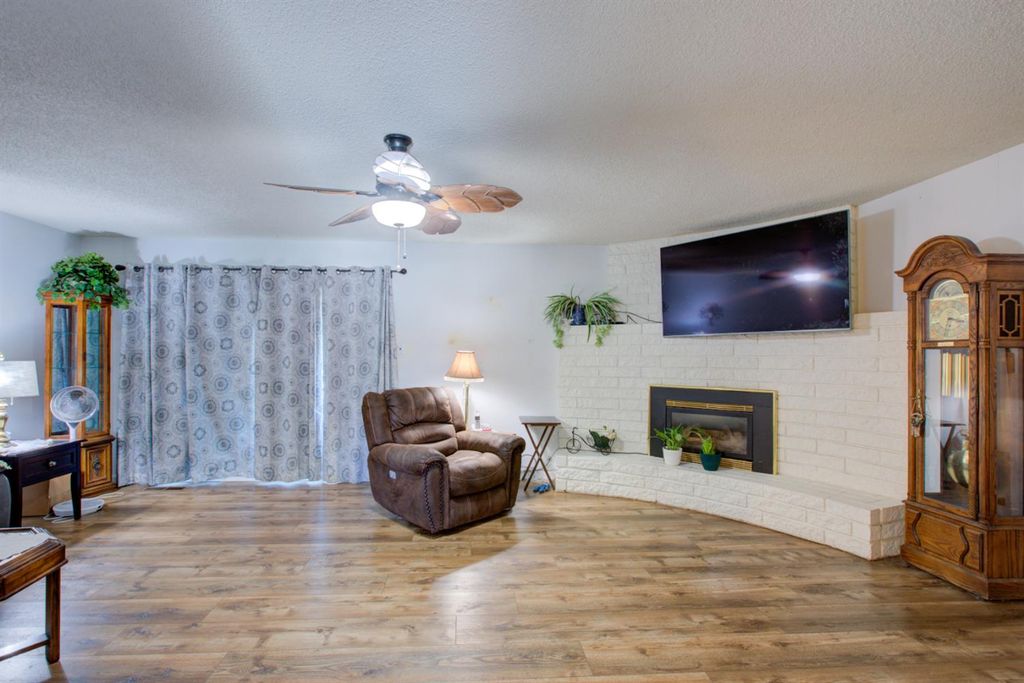 Image 5 of property listing at 105 Gill Way, Chowchilla, CA 93610