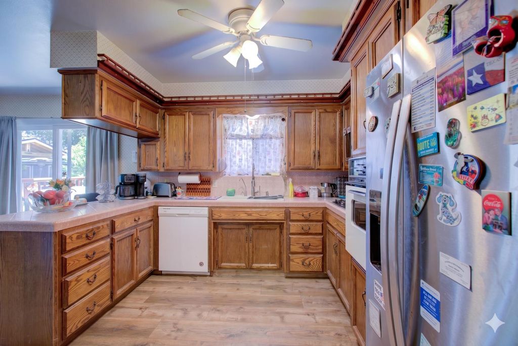 Image 7 of property listing at 105 Gill Way, Chowchilla, CA 93610