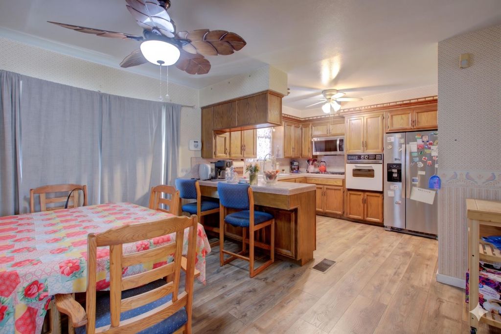 Image 8 of property listing at 105 Gill Way, Chowchilla, CA 93610