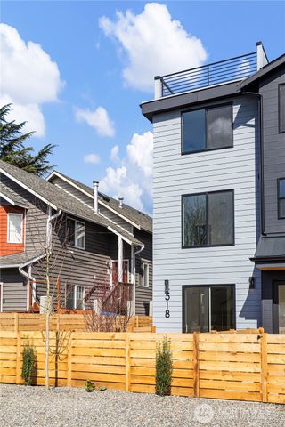 518 N 102nd Street, Seattle, WA 98133