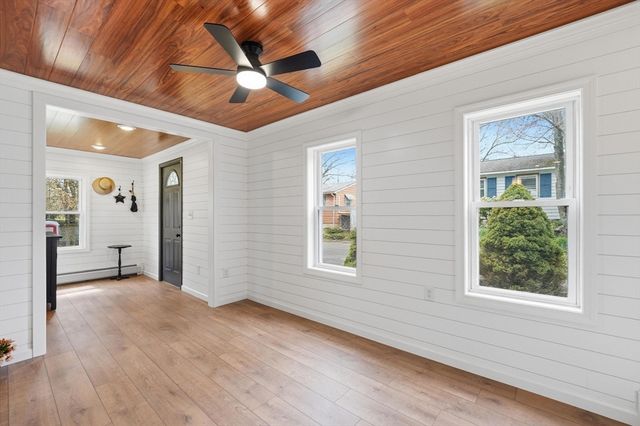 39 Kings Ln, Springfield, MA 01109