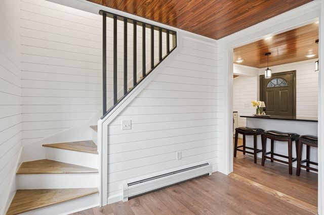 39 Kings Ln, Springfield, MA 01109
