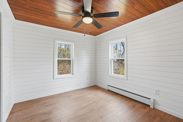 39 Kings Ln, Springfield, MA 01109