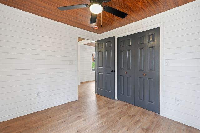 39 Kings Ln, Springfield, MA 01109