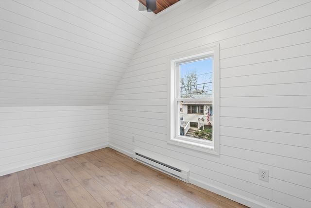 39 Kings Ln, Springfield, MA 01109