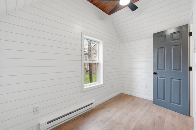 39 Kings Ln, Springfield, MA 01109