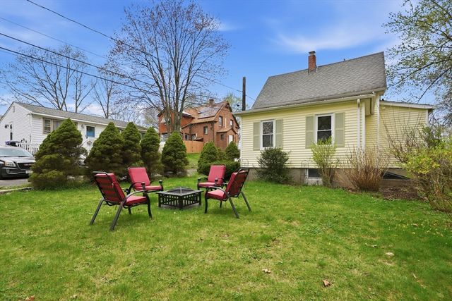39 Kings Ln, Springfield, MA 01109