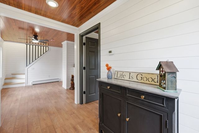 39 Kings Ln, Springfield, MA 01109