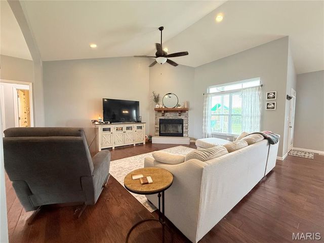 268 Gabrielle Circle, Bethalto, IL 62010