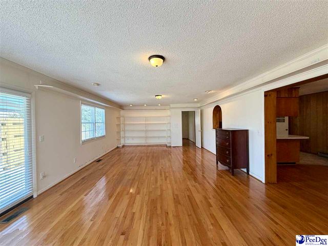 1115 N 4th Avenue, Dillon, SC 29536