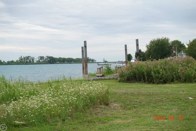 9450 S CHANNEL, Harsens Island, MI 48028