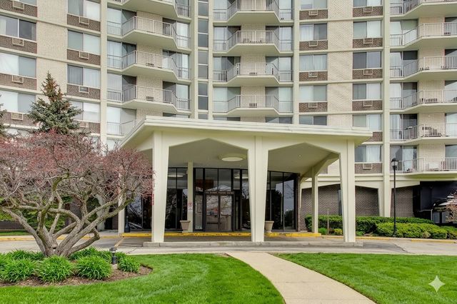 40 N Tower Road 16N, Oak Brook, IL 60523