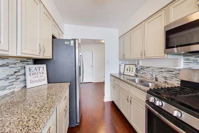 40 N Tower Road 16N, Oak Brook, IL 60523