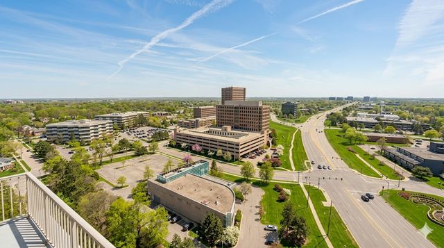 40 N Tower Road 16N, Oak Brook, IL 60523