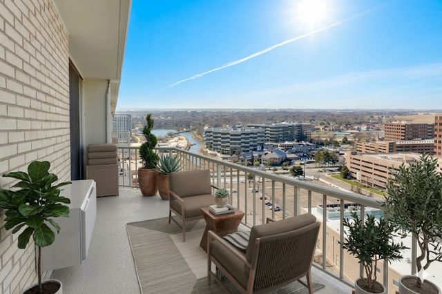 40 N Tower Road 16N, Oak Brook, IL 60523