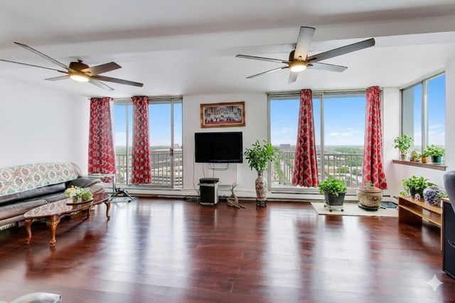 40 N Tower Road 16N, Oak Brook, IL 60523