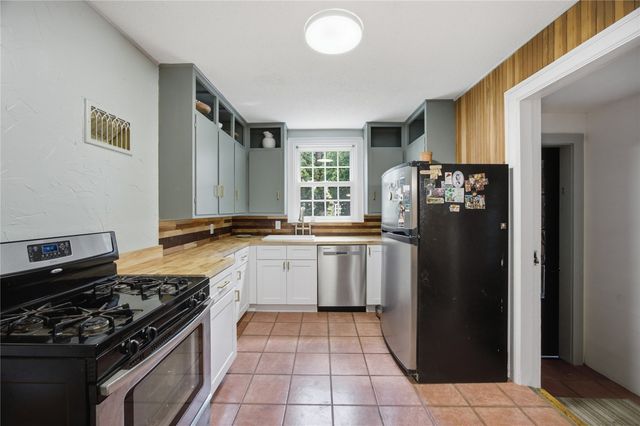 335 Forest Drive SE, Cedar Rapids, IA 52403